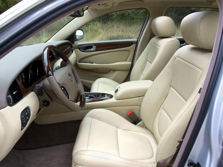  Jaguar XJ8 L 2005 года  (фото 34 из 63)